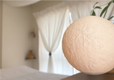 優しい灯りのインテリア照明で包まれた癒しの空間